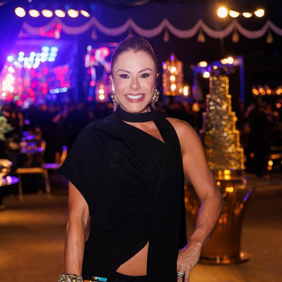 Poliana Rocha celebrou a chegada de 2026 com uma escolha polêmica de look