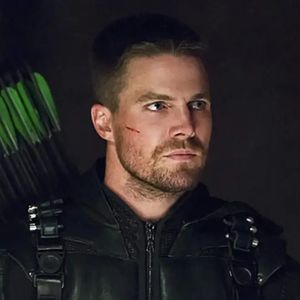 Neymar também leva vácuo! O camisa 10 do Brasil ficou oito anos esperando uma resposta após tietar Stephen Amell, astro de 'Arrow', no Instagram
