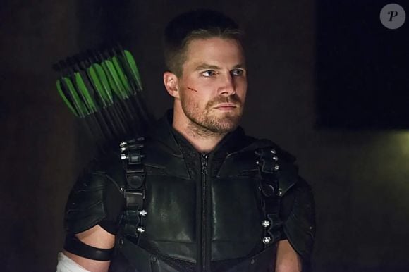 Neymar também leva vácuo! O camisa 10 do Brasil ficou oito anos esperando uma resposta após tietar Stephen Amell, astro de 'Arrow', no Instagram