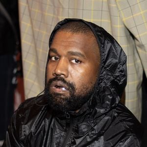 Entre os inúmeros tuítes disparados em seu perfil, Kanye West chegou a professar seu amor a Hitler, defender a soltura de P. Diddy pelas inúmeras acusações de crimes sexuais