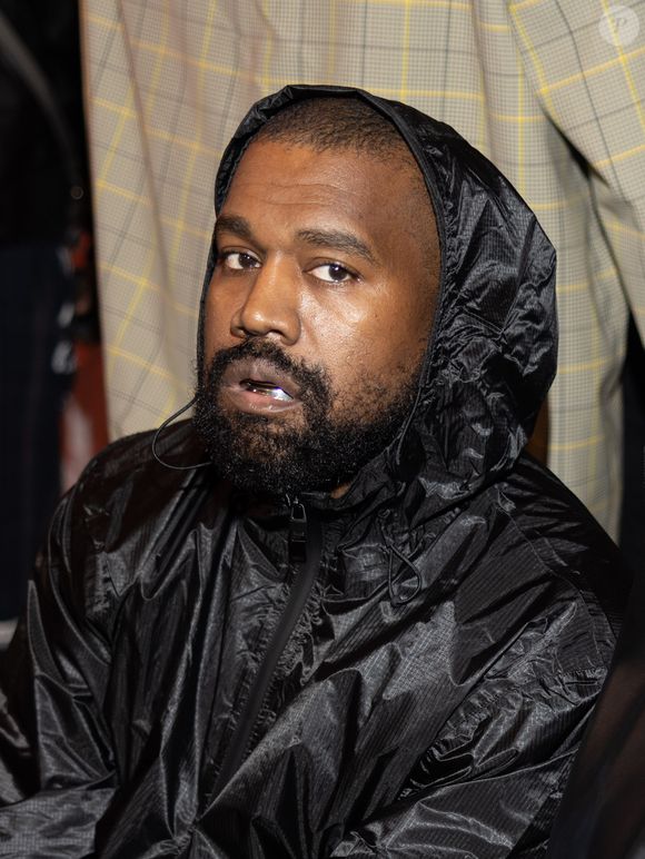 Entre os inúmeros tuítes disparados em seu perfil, Kanye West chegou a professar seu amor a Hitler, defender a soltura de P. Diddy pelas inúmeras acusações de crimes sexuais