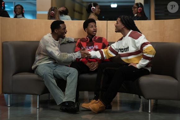 Transmitida entre 1987 e 1993 pela NBC, 'Um Mundo Diferente' surgiu como um spin-off de 'The Cosby Show, mostrando a vida dos estudantes do Hillman College, uma faculdade fictícia historicamente negra