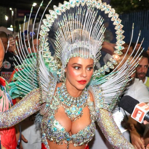 'Arrogante', 'grossa', 'deselegante': Paolla Oliveira divide opiniões por atitude em entrevista antes de último desfile na Grande Rio