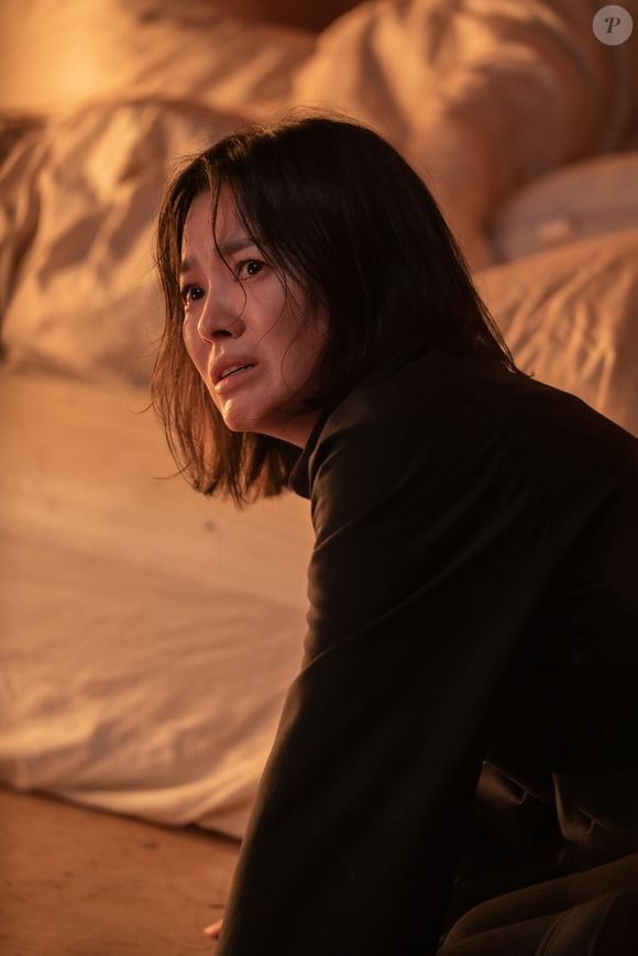 'A Lição' conta a história de Moon Dong-eun, uma mulher que sofreu bullying durante sua adolescência e se vinga de seus agressores
