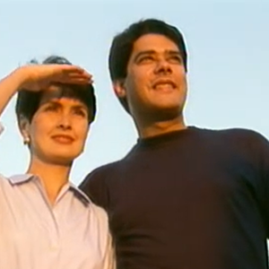 Assim como muitos casais que viveram os anos 90, como William Bonner e Fátima Bernardes, guardam memórias daquela época, o Essencial Masculino da Natura também se tornou um símbolo de nostalgia e elegância