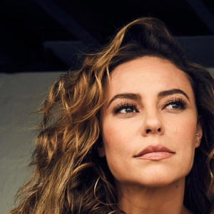 Antes de 'invasão' com buquês de rosas, Paolla Oliveira foi alvo de dois stalkers; um deles teve briga corporal com Diogo Nogueira