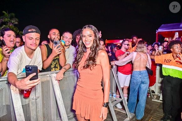 Bruna Marquezine surgiu de cabelo longo no 'Ensaios da Anitta' e foi elogiada pela aparência igual a dos 19 anos