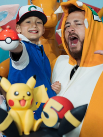 Meu namorado nerd pediu e eu não pude negar: os novos tênis da Adidas de Pokémon na cor 'Pikachu' são superconfortáveis, vão deixar os looks do meu boy eletrizantes e ainda despertar sua nostalgia dos anos 90