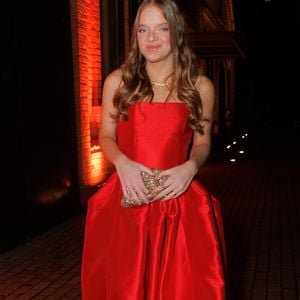 Rafa Justus elegeu um vestido bem princesa na cor vermelho