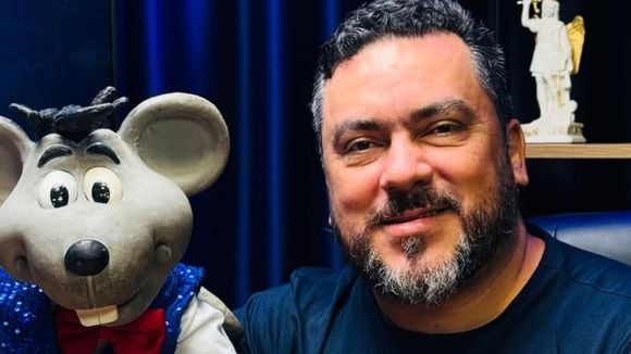 Com quantos anos você descobriu que o Xaropinho, parceiro de Ratinho há 27 anos na TV, foi criado por um pastor?