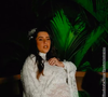 Lauana Prado escolheu um vestido de renda com transparência para casamento intimista