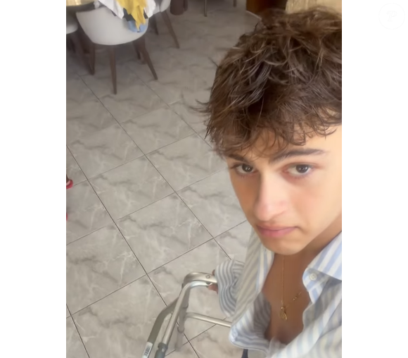 Desde os 16 anos, Stavros Floros também atuava profissionalmente na apicultura ao lado do pai. Além disso, mantinha um negócio próprio voltado à produção de tahine e halva.