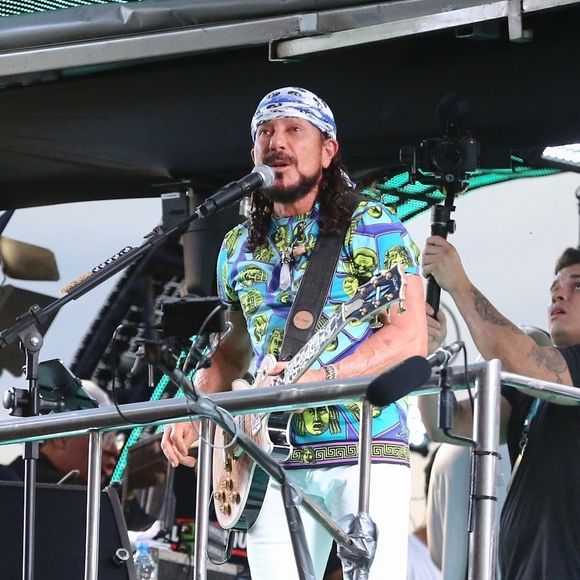 Bell Marques usa bandana porquê? Cantor lembrou conselho de integrante de seita: 'Caso você precise tirar, não faça isso com qualquer pessoa. A pessoa para quem você tirar precisa estar alinhada com você, na mesma sintonia'