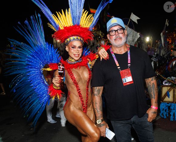 Carnaval 2025 em SP: Alexandre Frota posou com a esposa, Fabi Frota, que brilhou como musa da Acadêmicos do Tucuruvi