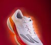 Conforto e estilo finalmente andam juntos: o novo Skechers Aero Razor aposta em leveza extrema, amortecimento e estabilidade, conquistando mulheres maduras que não querem mais sofrer com calçados desconfortáveis no dia a dia