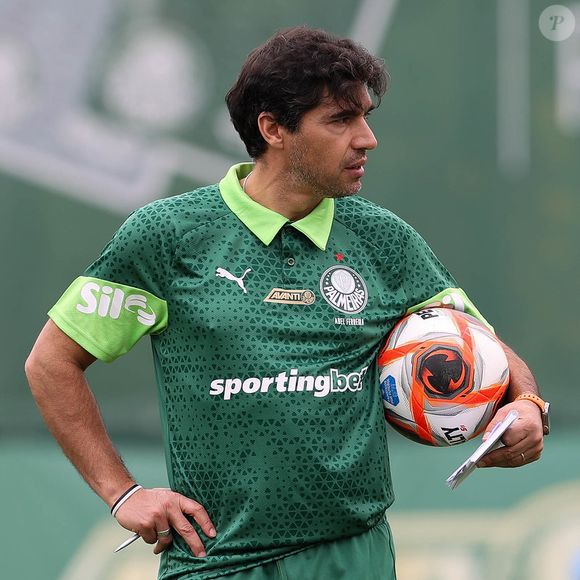 Abel Ferreira, técnico do Palmeiras, disputará sua terceira final de Libertadores desde 2020 em 2025; ele já venceu em 2020 e 2021