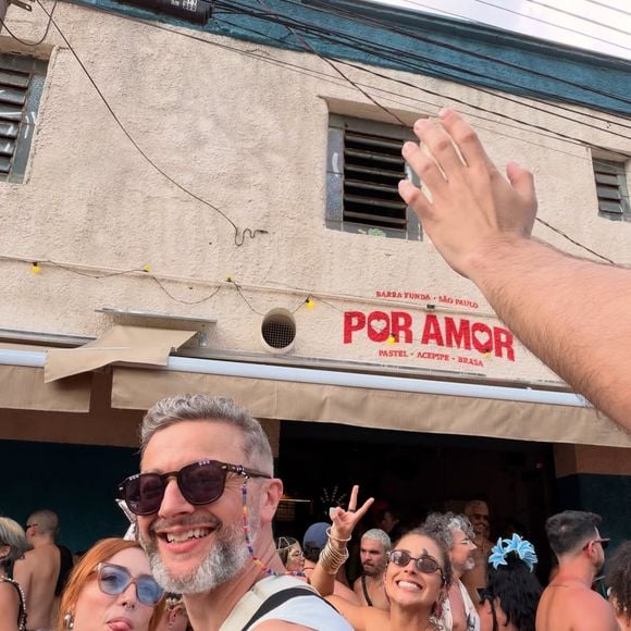 Lucas Lima não esconde do público sua paixão por Carnaval. O músico curtiu diversos blocos de rua em São Paulo durante a folia nos últimos dias