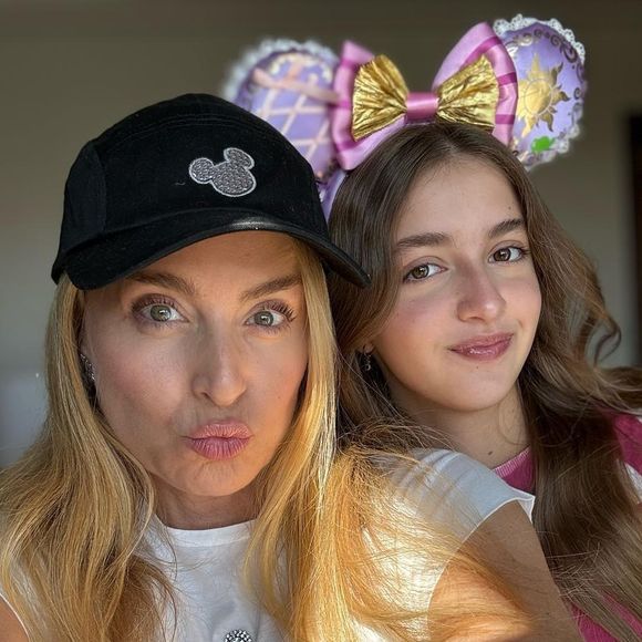 "Eva tá grandona e linda!" e "A filha de perfil parece demais com a mãe" foram alguns dos elogios de seguidores de Angélica