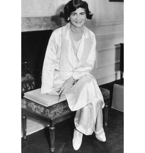 Coco Chanel foi uma estilista francesa que revolucionou a moda feminina