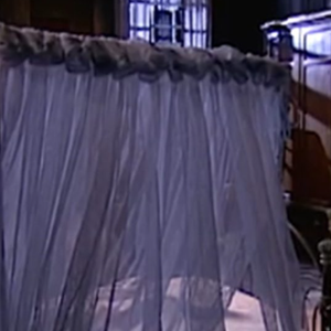 Gumercindo (Antonio Fagundes) conhece a neta e se comove com a criança