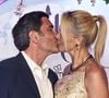 Ana Hickmann e Edu Guedes trocaram um beijão durante a festa de 40 anos da Rommanel, em São Paulo