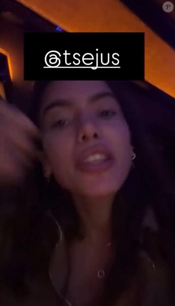 Ao comentar a disputa pelo governo do Rio, Anitta afirmou que queria um pronunciamento do TSE para explicar por que a decisão sobre os votos de Anthony Garotinho não havia sido tomada antes da votação, segundo suas declarações nas redes sociais