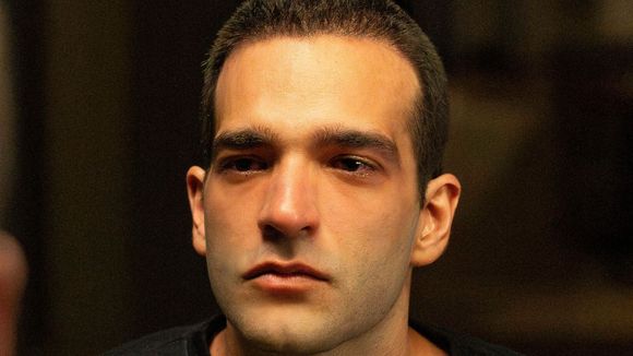 Afonso perde a vida em 'Vale Tudo'? Após flagrar traição de Fátima, filho de Odete Roitman enfrenta os sintomas de uma temida doença