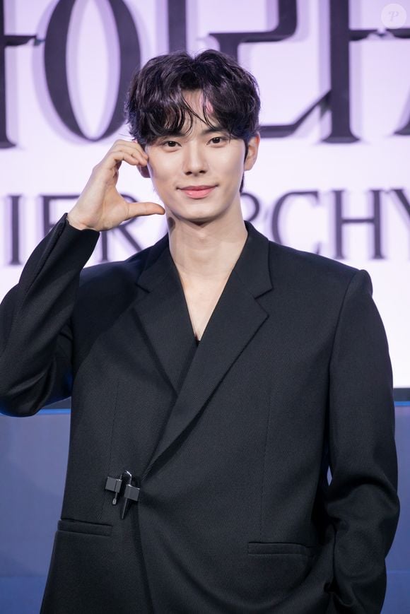 O ator Lee Chae-min brilha em ‘Bon Appétit, Vossa Majestade’, dorama que já bateu recordes de exibição. Ele dá vida ao personagem Yi Heon, o protagonista masculino da produção