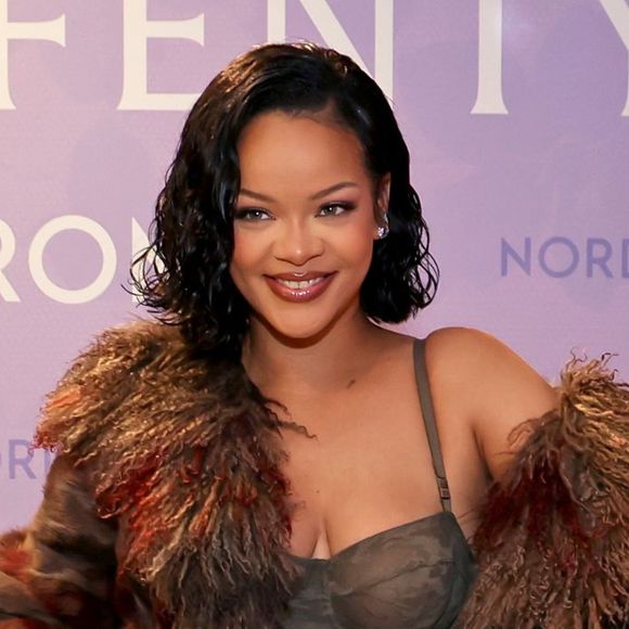 Rihanna grávida pela 3ª vez? 4 evidências estão deixando os fãs de cabelo em pé com a possível chegada de mais um 'baby Fenty'