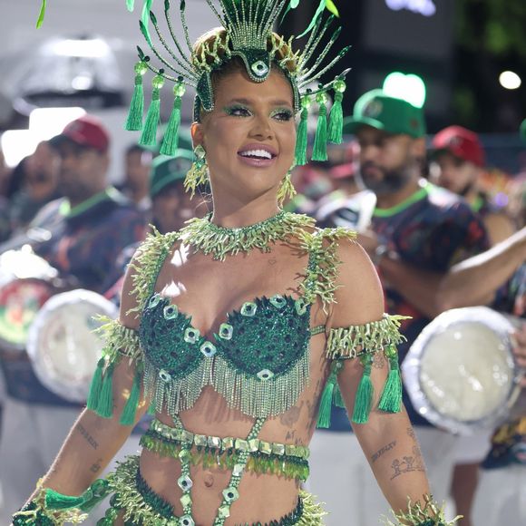 Virgínia Fonseca assumiu que está treinando pesado para ficar com o corpo sarado para o desfile