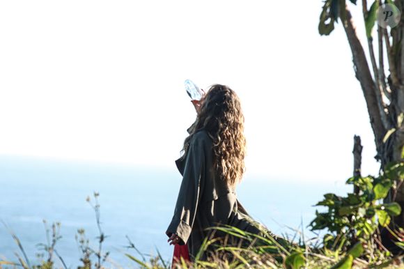 Renato visita Heleninha na cadeia em cenas dramáticas da novela das nove