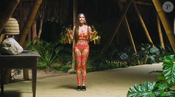Looks da Deborah Secco em 'Terceira Metade': atriz entrega transparência, barriga à mostra e mais no reality de poliamor da Globo