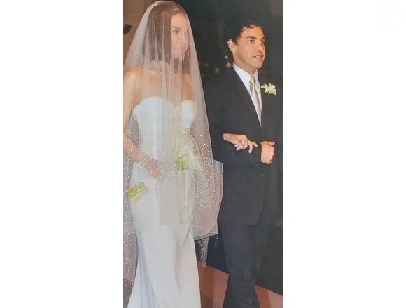 Wanessa Camargo com o pai, Zezé Di Camargo, durante casamento com Marcus Buaiz, há 18 anos