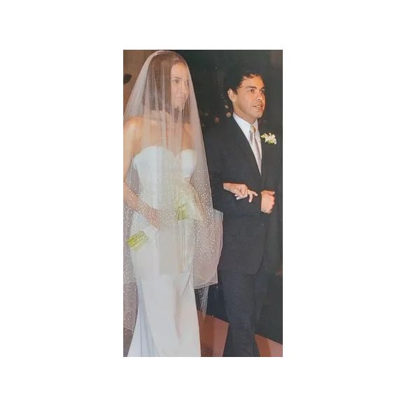 Wanessa Camargo com o pai, Zezé Di Camargo, durante casamento com Marcus Buaiz, há 18 anos