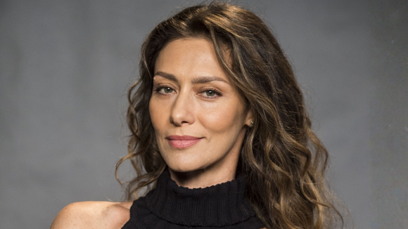 Nem florais doces, nem amadeirados pesados: 4 perfumes nacionais frescos que 'rejuvenescem' o visual e são o segredo das mulheres 50+