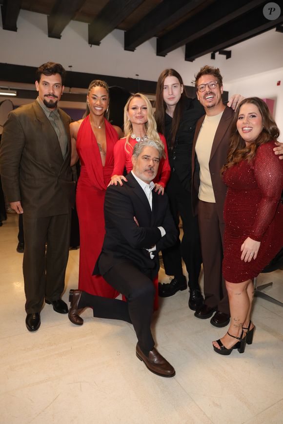 Eliana se encontrou com Felca, novo contratado da Globo, e William Bonner em evento da emissora