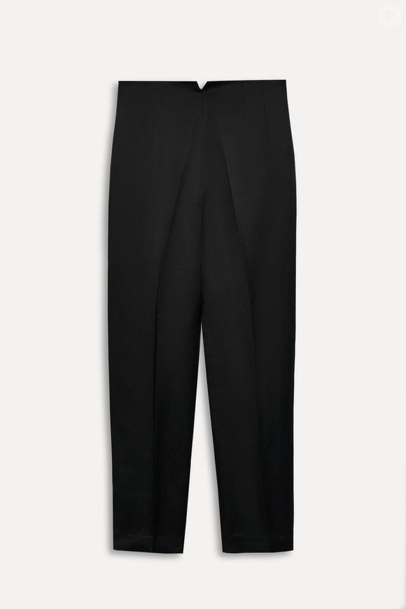 Inspirada no visual elegante de Carolina Herrera, a nova calça de linho da Zara aposta em modelagem ampla e tecido fresco para os dias quentes. O modelo custa R$ 439,00