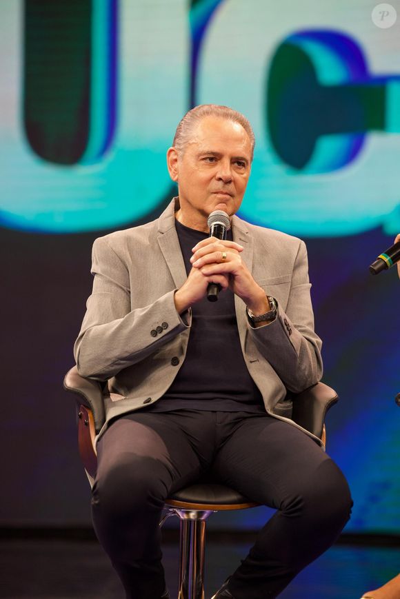 Narrador da Globo, Luis Roberto cogitou a ida de Neymar para a Copa do Mundo no meio de uma nova lesão do atacante e fez a web reagir