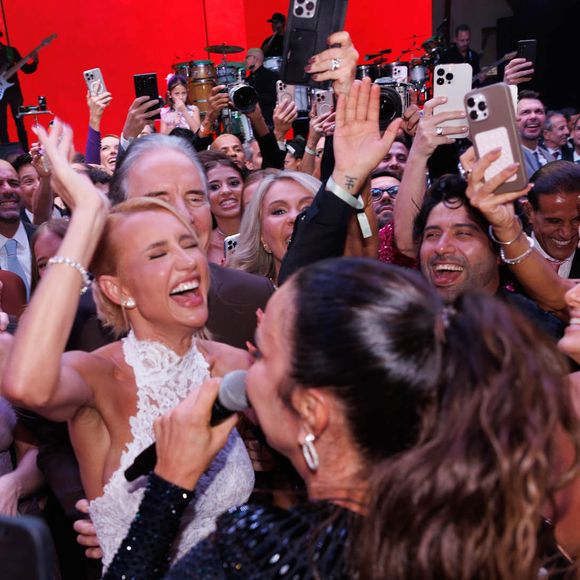 Ivete Sangalo agitou os convidados da festa de renovação de votos de Roberto Justus e Ana Paula Siebert