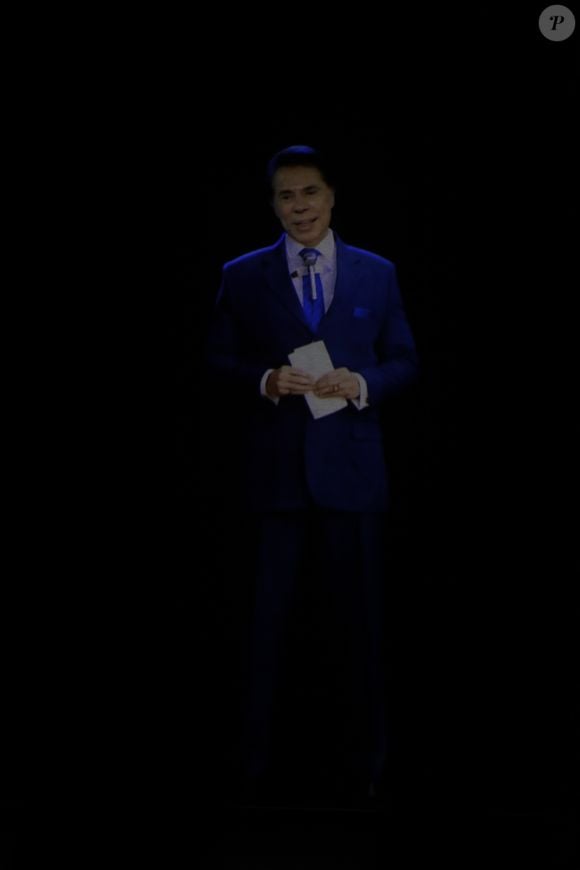 ‘Hoje, é um dia muito especial. Fico feliz de ver tanta gente importante reunida aqui’, disse a voz de Silvio Santos recriada pela IA, com direito à risada