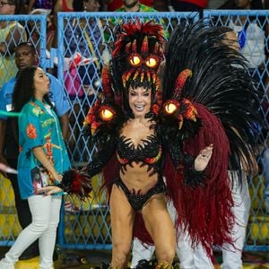 Gkay deu show de carisma na Sapucaí