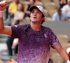 Com look de quase R$ 3 mil, tenista brasileiro João Fonseca ultrapassa Nadal e ganha de Djokovic, atual número 4 do ranking mundial, em Roland Garros; confira raio-x do estilo tenniscore