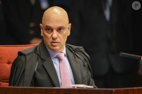 Alexandre de Moraes volta aos holofotes em meio à polêmica com Daniel Vorcaro: vídeo de 10 anos atrás, em que ministro aparece cortando pés de maconha no Paraguai, voltou a circular após voto pela descriminalização do porte para uso pessoal. Segundo O Globo, Moraes defendeu no STF critérios para diferenciar usuários de traficantes