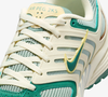 Em tons como amarelo suave, leite de coco e bicoastal, o Nike Air Pegasus 2K5 se destaca pelas combinações de cores modernas e cheias de personalidade