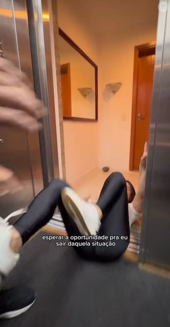 Kyra, que é lutadora profissional, instrui como a possível vítima do sexo feminino pode tentar se defender, caso o homem tente agredi-la com socos.