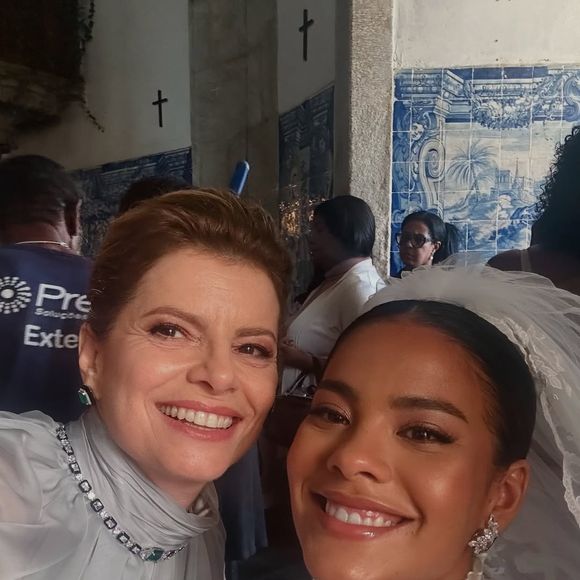 Bella Campos usou gloss e lápis delineador nos lábios