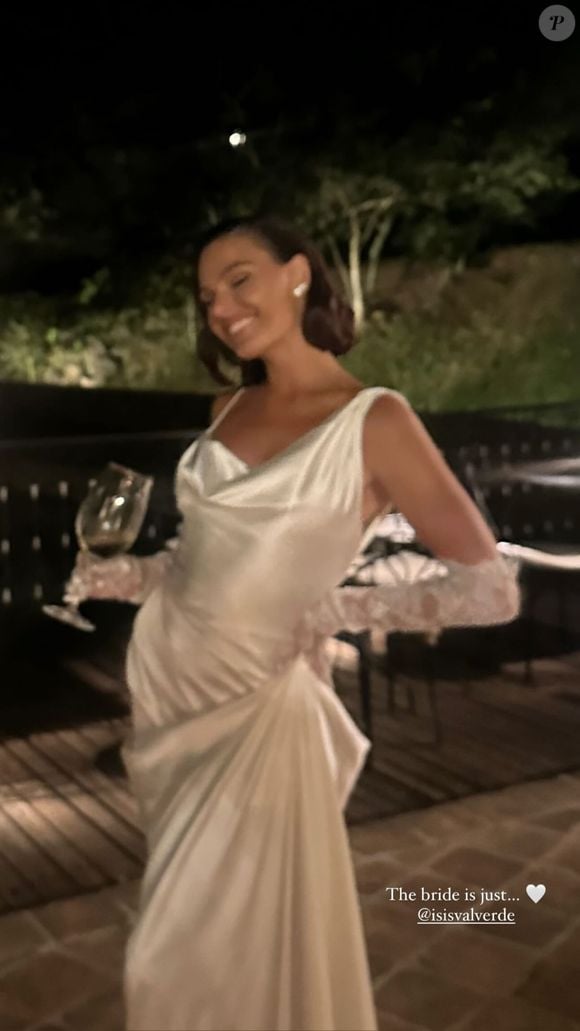 Isis Valverde usou dois vestidos de noiva em seu casamento com Marcus Buaiz