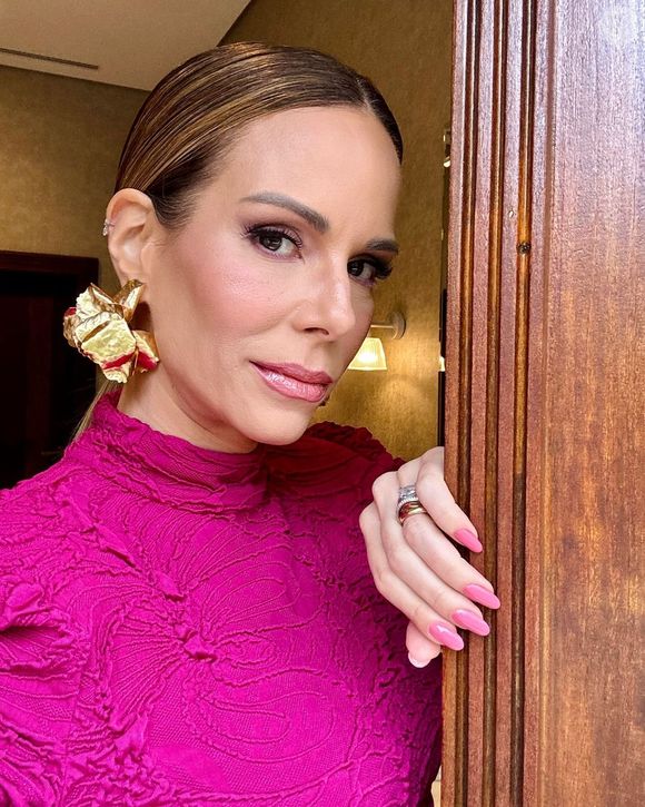 Vale lembrar que a esposa de Boninho é praticante de hipismo há anos e frequentemente compartilha momentos dedicados ao esporte em suas redes sociais. Agora, ela está afastada temporariamente das atividades profissionais para focar na recuperação.