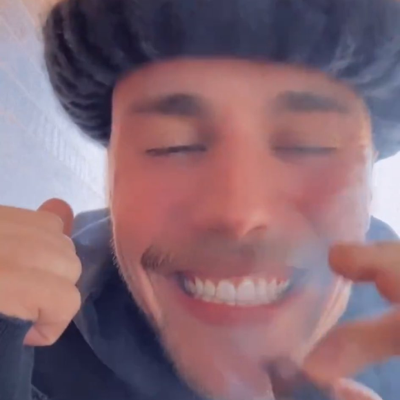 De acordo com o TMZ, o pai de Jack Blues aparentemente não dormiu depois de uma sessão de gravação que durou a noite toda. Além disso, teve dificuldades para dormir por ter ficado acordado cuidando do herdeiro.