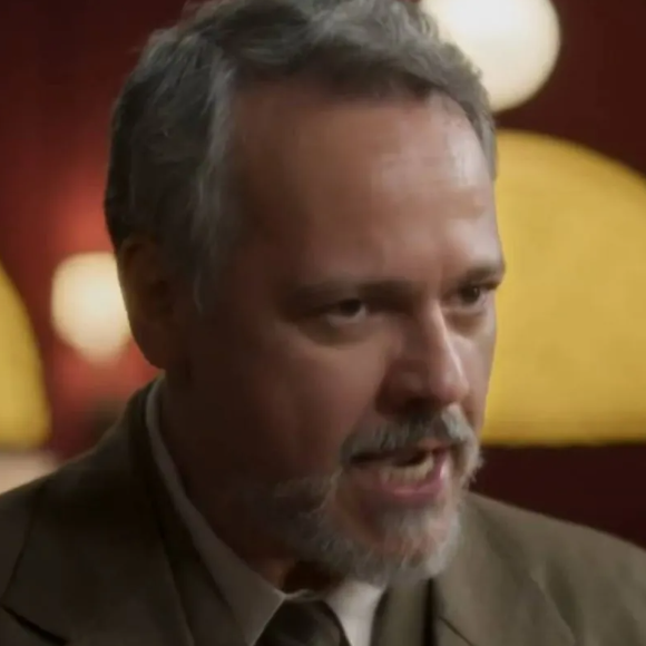 Raimundo (Danton Mello) não aceita gravidez de Celeste (Debora Ozório) na novela Garota do Momento